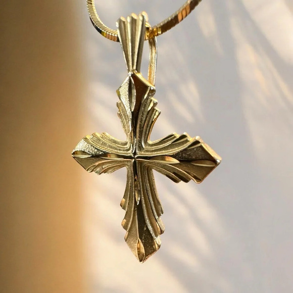 💛✨14K Yellow Gold Diamond-Cut Cross Slide Pendant Necklace - Picture 11 of 13